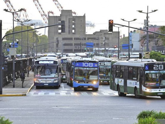 Paro de colectivos: más de 300 líneas paralizadas y servicios limitados en el AMBA