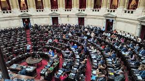 El Senado debate la Ley de Ficha Limpia en medio de tensiones políticas y disputas por su autoría