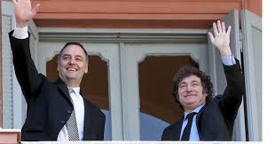 Manuel Adorni cerrará su campaña porteña con Javier Milei en Plaza Mitre