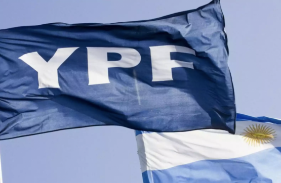 YPF en la mira: Pérdidas millonarias, gastos publicitarios bajo la lupa y calificación de riesgo en observación