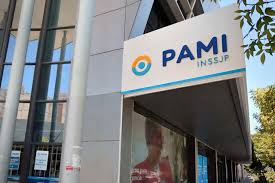  Santiago Caputo y Rodrigo Lugones protagonizan choque interno por contrato millonario de pañales del PAMI