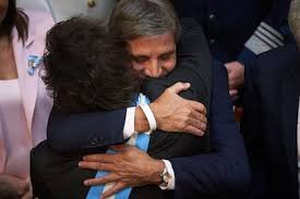 El Gobierno celebra la caída de la inflación y atribuye la desaceleración al ajuste fiscal y la salida del cepo