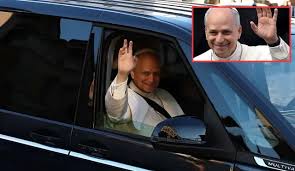 El Papa LEO XIVro mpe el estilo “simplón” de francisco: exige un auto de lujo para el Vaticano