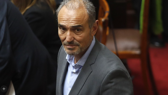 Champán y diezmo libertario: exdirector de ANSES denuncia pedidos irregulares en Río Negro