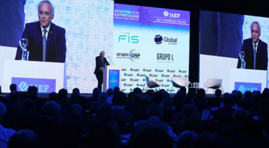El Gobierno se despega de Macri, pero el plan Milei ya huele similar