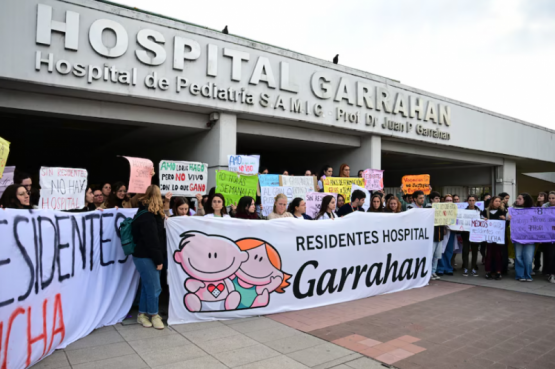Garrahan: los médicos levantaron el paro tras la oferta oficial, pero la tensión sigue latente