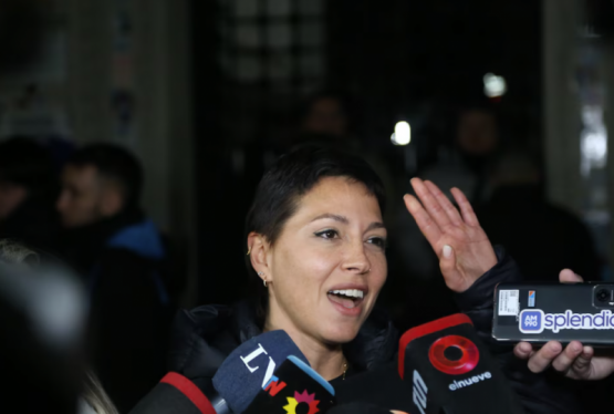 Mayra Mendoza confirmó que Cristina no podrá saludar desde el balcón: 