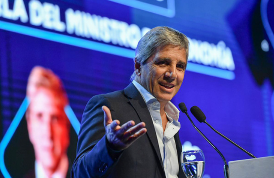 Caputo dijo “compra, campeón” y el dólar voló a su máximo