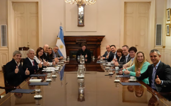 Milei convoca a su cúpula en la Rosada antes de la batalla en el Senado