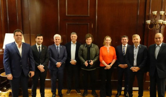 Milei baja un cambio y busca aliarse con gobernadores y el campo