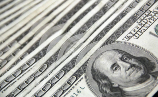 El Gobierno jugó fuerte con el dólar futuro y absorbe pesos para contener la crisis