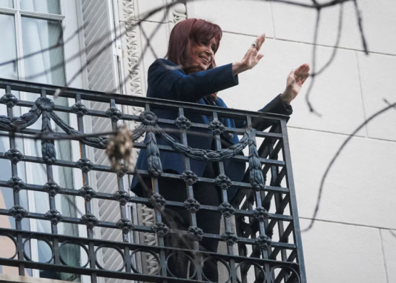 La Justicia intima a Cristina a pagar $684 mil millones.
