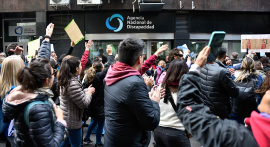 El ajuste más cruel: Milei recortó más de 80 mil pensiones por discapacidad