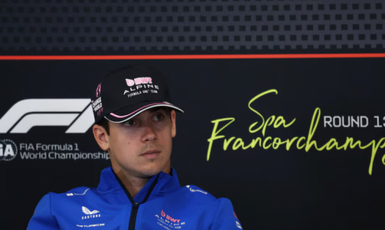 El piloto argentino al mando de su Alpine A525 en el Circuito de Spa-Francorchamps.