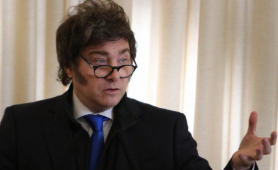 Milei vs. Clarín: bloqueo a Telefónica y guerra abierta por monopólico