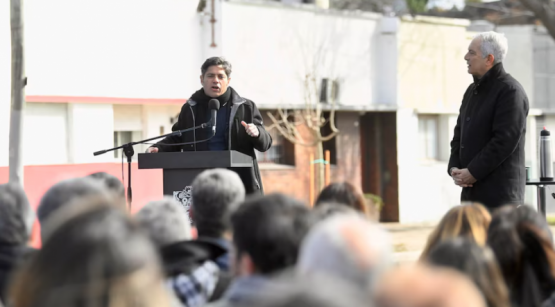 Kicillof le saca el centro en La Plata a Milei con obra, cámaras y chicana