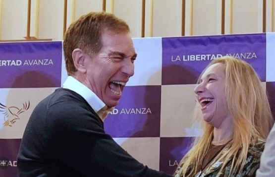 Karina frena movida: Pareja quiso relegar a Santilli 