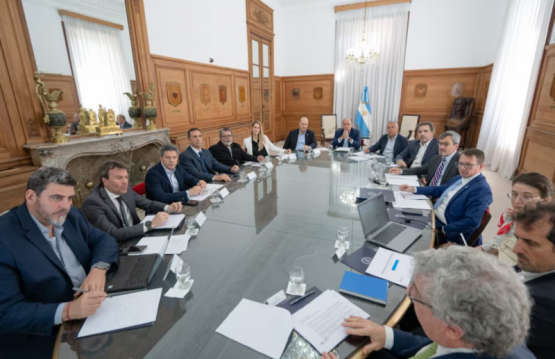 Reforma tributaria 2026: Milei impulsa bajar impuestos, ¿pero quién paga?