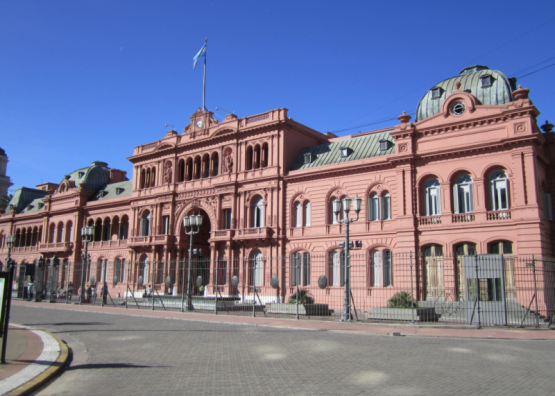 El Gobierno apura la reforma al Senado y relativiza a la CGT