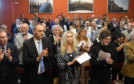 Milei recibe evangélicos y esquiva a los obispos