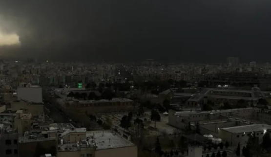 “Lluvia negra” en Teherán tras bombardeos petroleros