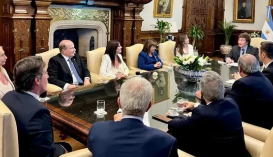 Milei convoca a Gabinete en medio de la crisis por Adorni