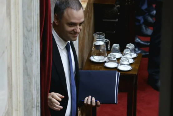 Adorni mudó a su madre a un country y suma dudas patrimoniales
