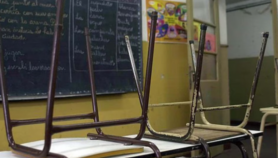 Docentes paran y enfrentan el ajuste educativo de Milei